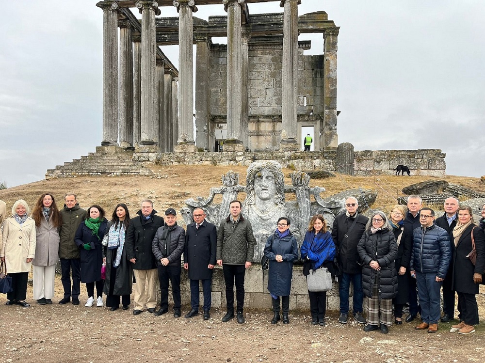 Avrupa Birliği Türkiye Delegasyonu Başkanı Büyükelçi Thomas Hans Ossowski ve Avrupa Birliği (AB) Büyükelçileri'nin Aizanoi Antik Kentini Ziyaretleri